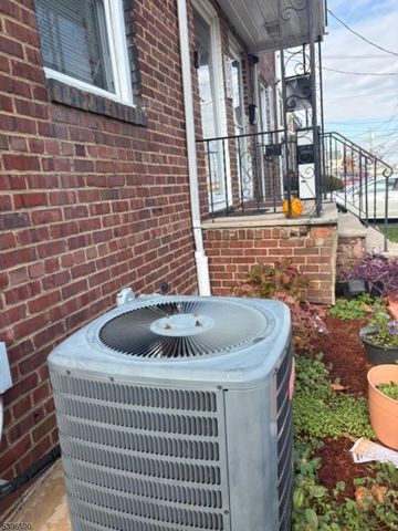 619 Arnett St, Elizabeth City, NJ 07202