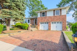 121 Henry Street, Massapequa, NY 11758