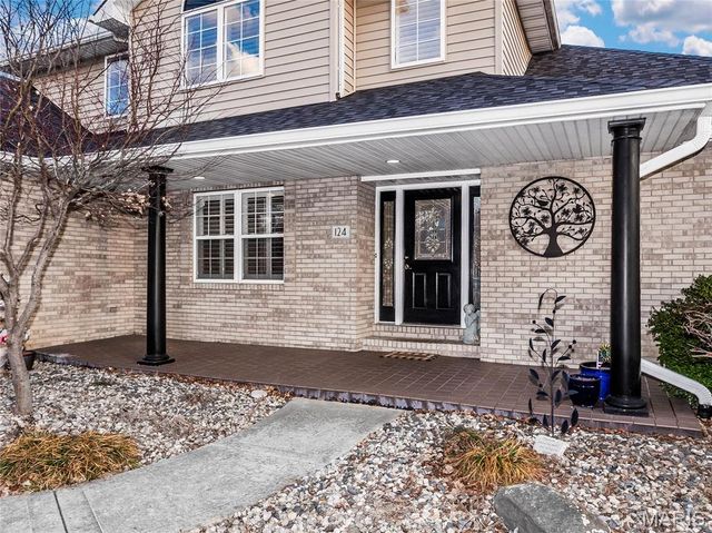 124 Taylor Lake Dr, Troy, IL 62294