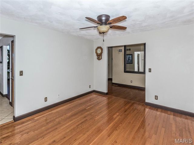 124 Taylor Lake Dr, Troy, IL 62294