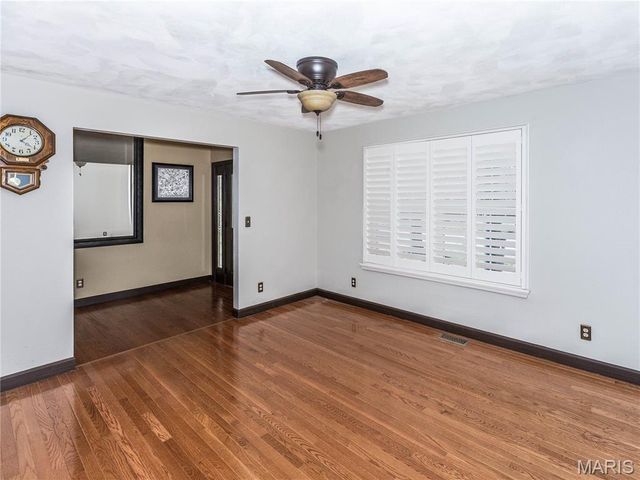 124 Taylor Lake Dr, Troy, IL 62294