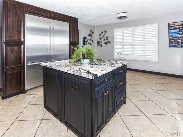 124 Taylor Lake Dr, Troy, IL 62294