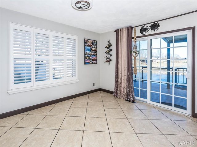 124 Taylor Lake Dr, Troy, IL 62294