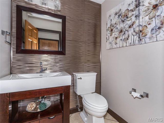 124 Taylor Lake Dr, Troy, IL 62294