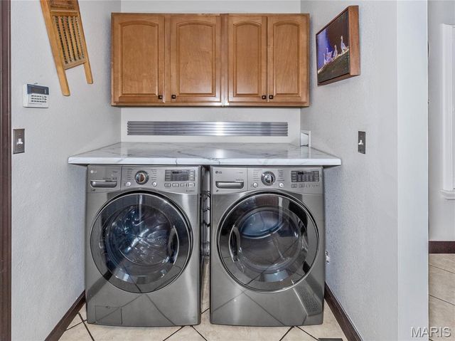 124 Taylor Lake Dr, Troy, IL 62294