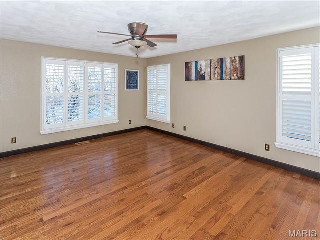 124 Taylor Lake Dr, Troy, IL 62294