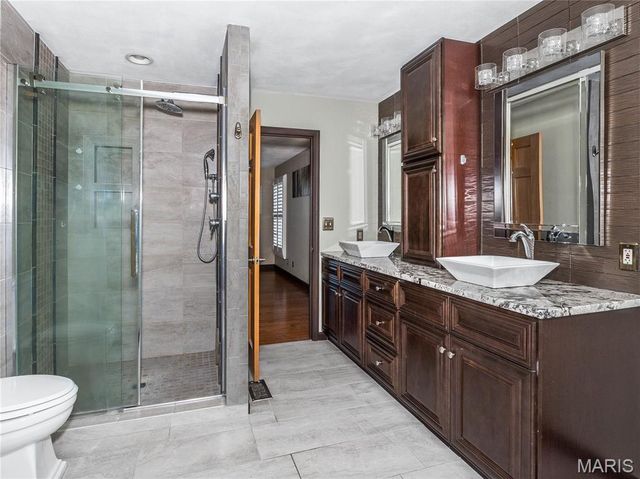 124 Taylor Lake Dr, Troy, IL 62294