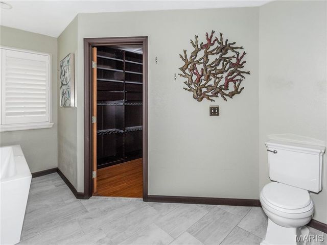 124 Taylor Lake Dr, Troy, IL 62294