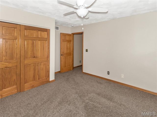 124 Taylor Lake Dr, Troy, IL 62294