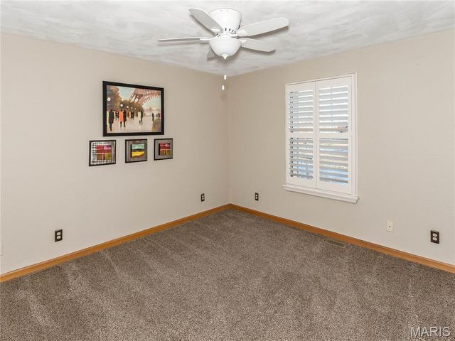 124 Taylor Lake Dr, Troy, IL 62294