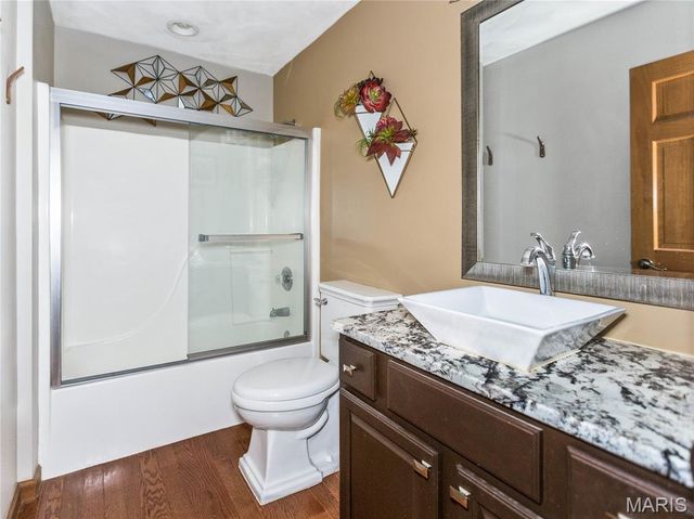 124 Taylor Lake Dr, Troy, IL 62294