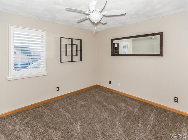 124 Taylor Lake Dr, Troy, IL 62294