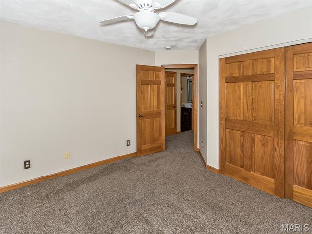 124 Taylor Lake Dr, Troy, IL 62294