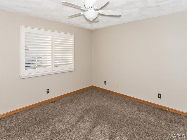 124 Taylor Lake Dr, Troy, IL 62294