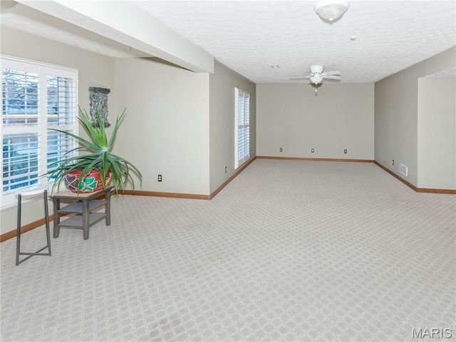 124 Taylor Lake Dr, Troy, IL 62294