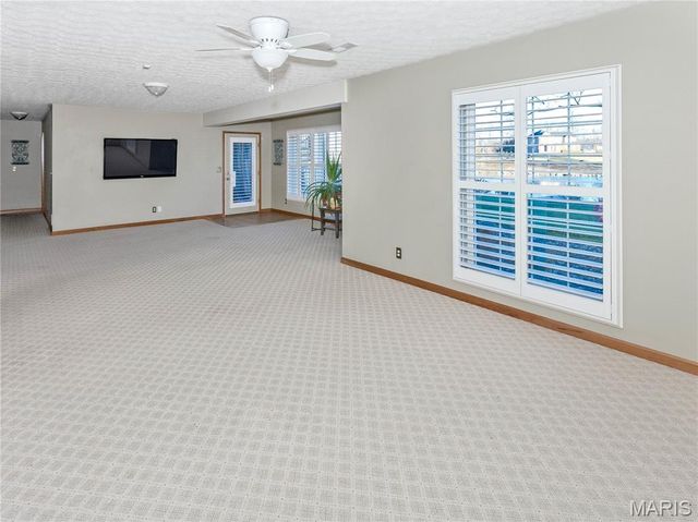 124 Taylor Lake Dr, Troy, IL 62294