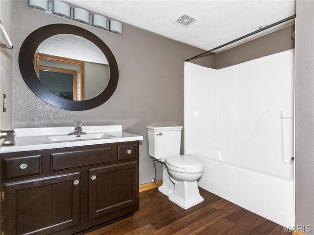 124 Taylor Lake Dr, Troy, IL 62294