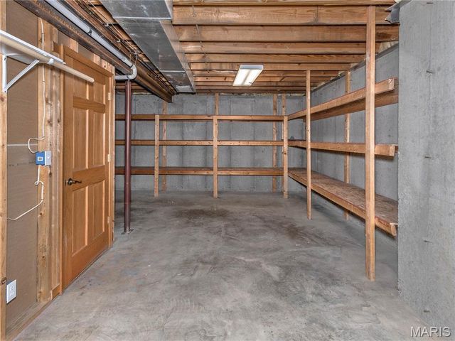 124 Taylor Lake Dr, Troy, IL 62294