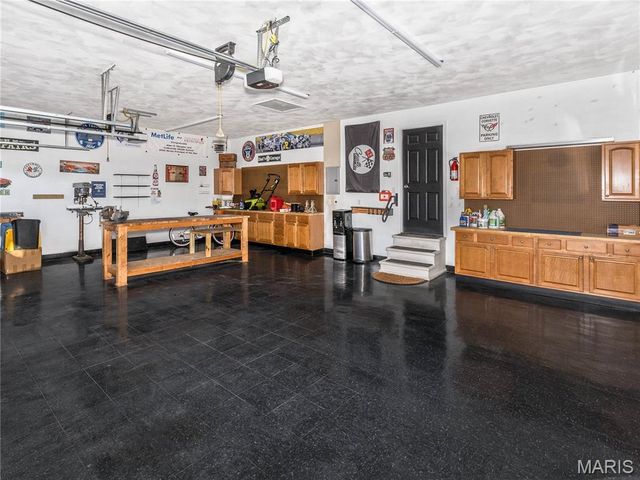 124 Taylor Lake Dr, Troy, IL 62294