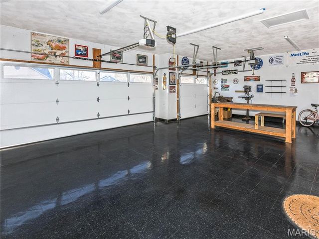 124 Taylor Lake Dr, Troy, IL 62294