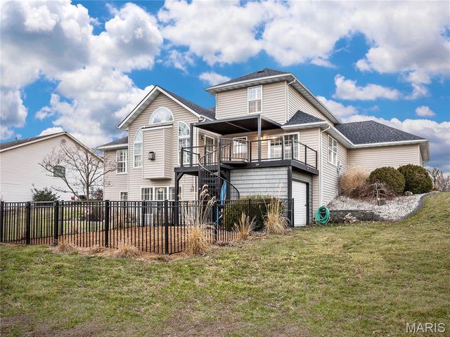 124 Taylor Lake Dr, Troy, IL 62294