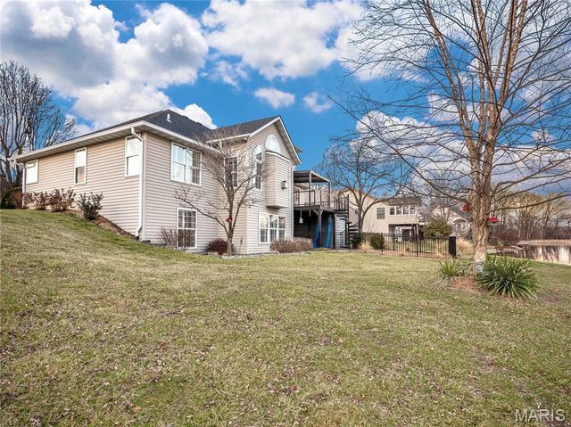 124 Taylor Lake Dr, Troy, IL 62294