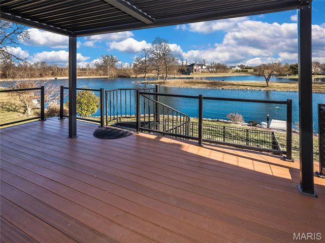 124 Taylor Lake Dr, Troy, IL 62294