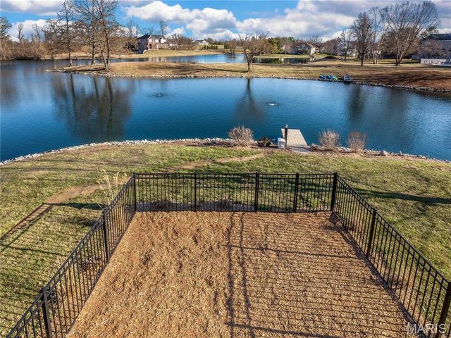 124 Taylor Lake Dr, Troy, IL 62294