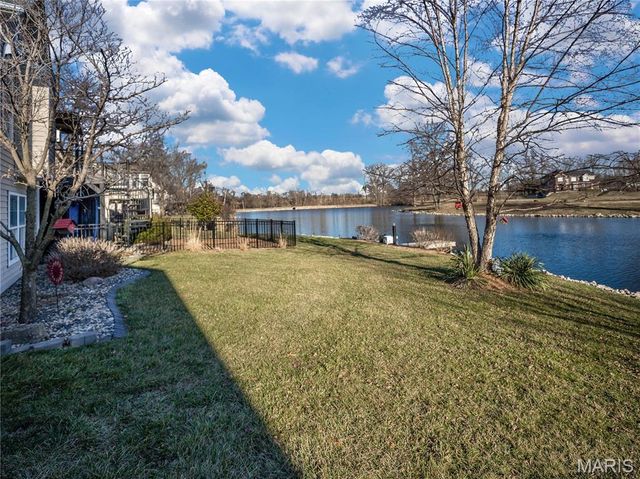 124 Taylor Lake Dr, Troy, IL 62294