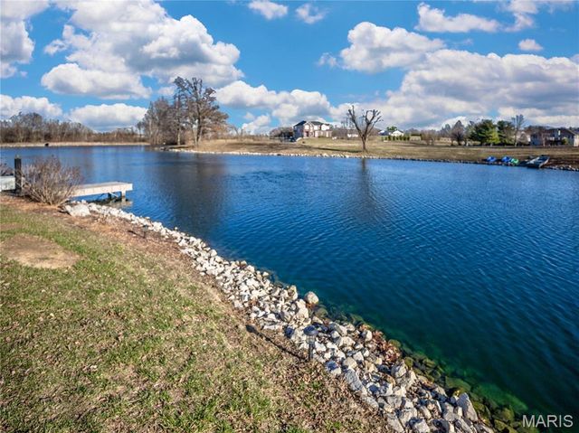 124 Taylor Lake Dr, Troy, IL 62294