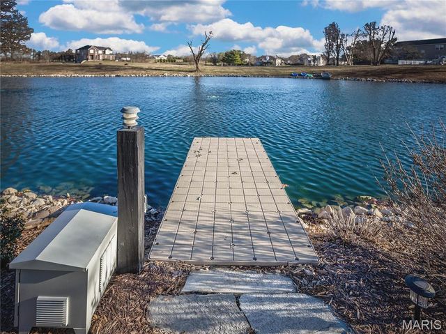 124 Taylor Lake Dr, Troy, IL 62294