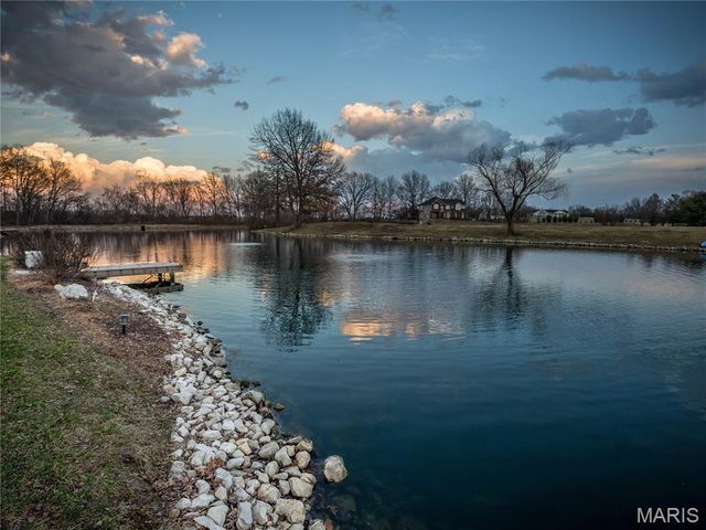 124 Taylor Lake Dr, Troy, IL 62294