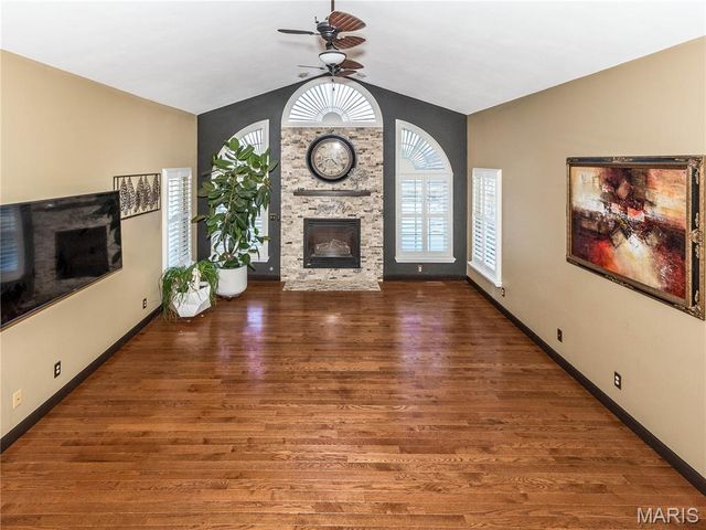 124 Taylor Lake Dr, Troy, IL 62294