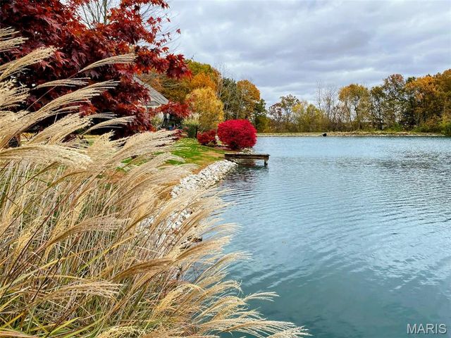 124 Taylor Lake Dr, Troy, IL 62294