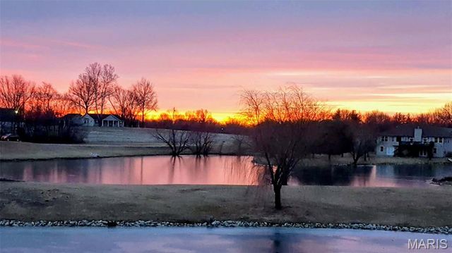 124 Taylor Lake Dr, Troy, IL 62294