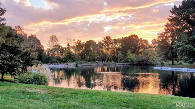 124 Taylor Lake Dr, Troy, IL 62294