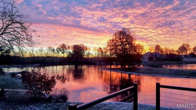 124 Taylor Lake Dr, Troy, IL 62294