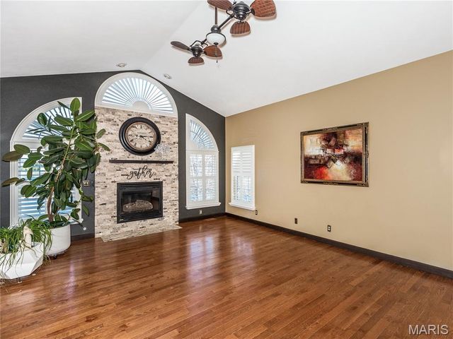 124 Taylor Lake Dr, Troy, IL 62294