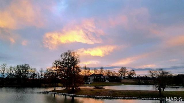 124 Taylor Lake Dr, Troy, IL 62294