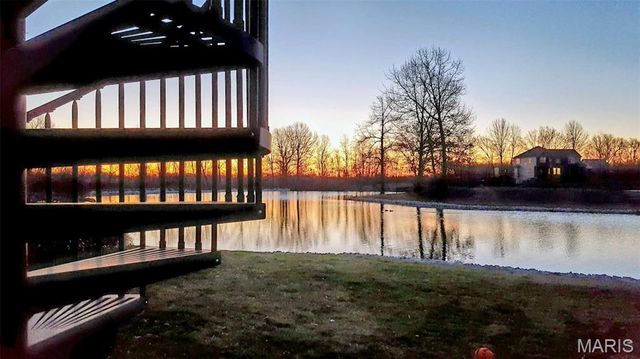 124 Taylor Lake Dr, Troy, IL 62294