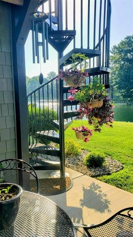 124 Taylor Lake Dr, Troy, IL 62294