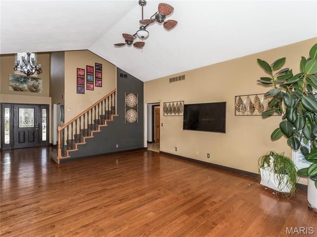 124 Taylor Lake Dr, Troy, IL 62294