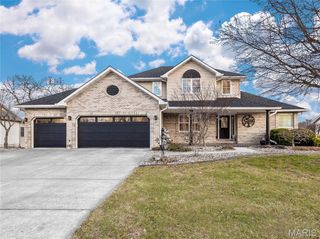 124 Taylor Lake Dr, Troy, IL 62294