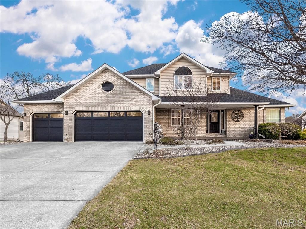 124 Taylor Lake Dr, Troy, IL 62294