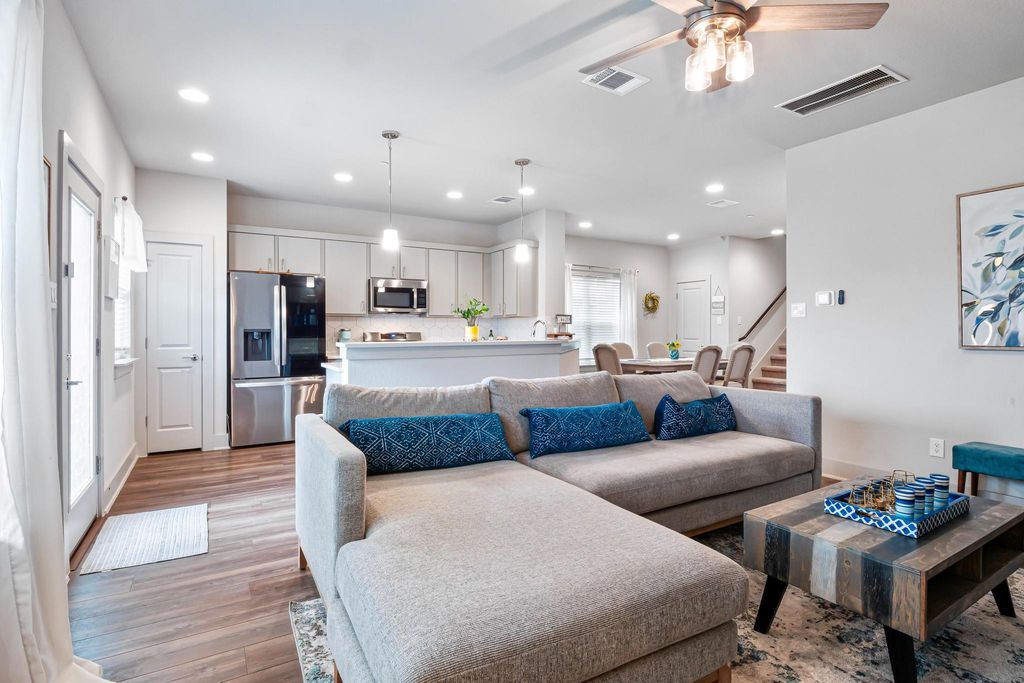 2301 Local Rebel LOOP, Leander, TX 78641