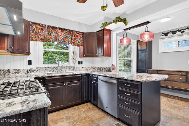 1049 Mitchell Ave, Cookeville, TN 38501