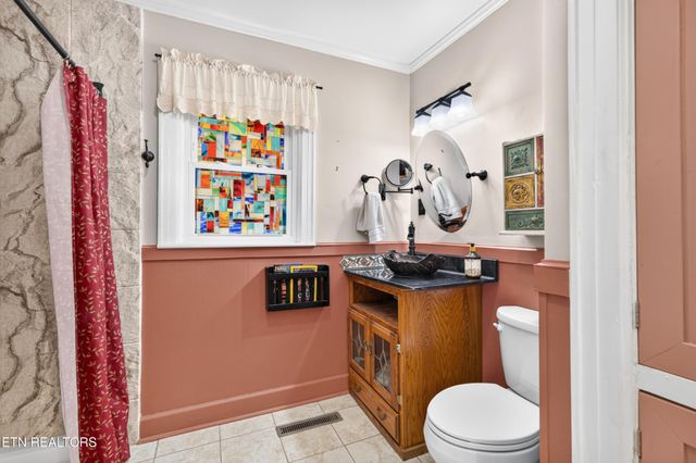 1049 Mitchell Ave, Cookeville, TN 38501