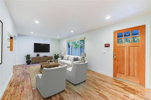1010 Main Street, Edmonds, WA 98020