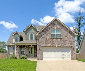 144 Sycamore Hill Dr, Clarksville, TN 37042