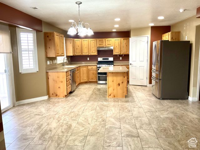 2461 N 2710 W, Clinton, UT 84015